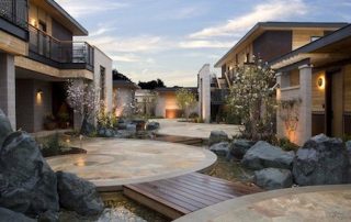 magnolia-courtyard